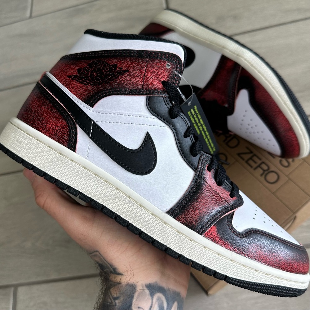 NIKE AIR JORDAN 1 MID BLACK RED WHITE